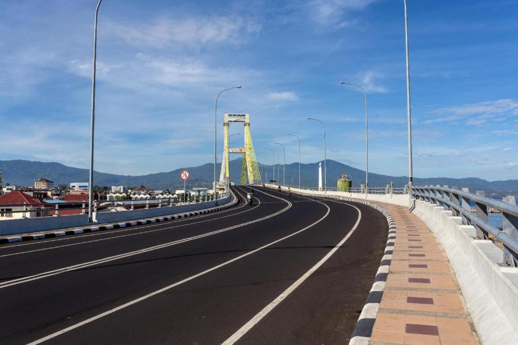 Travello Hotel Manado Eksteriør billede
