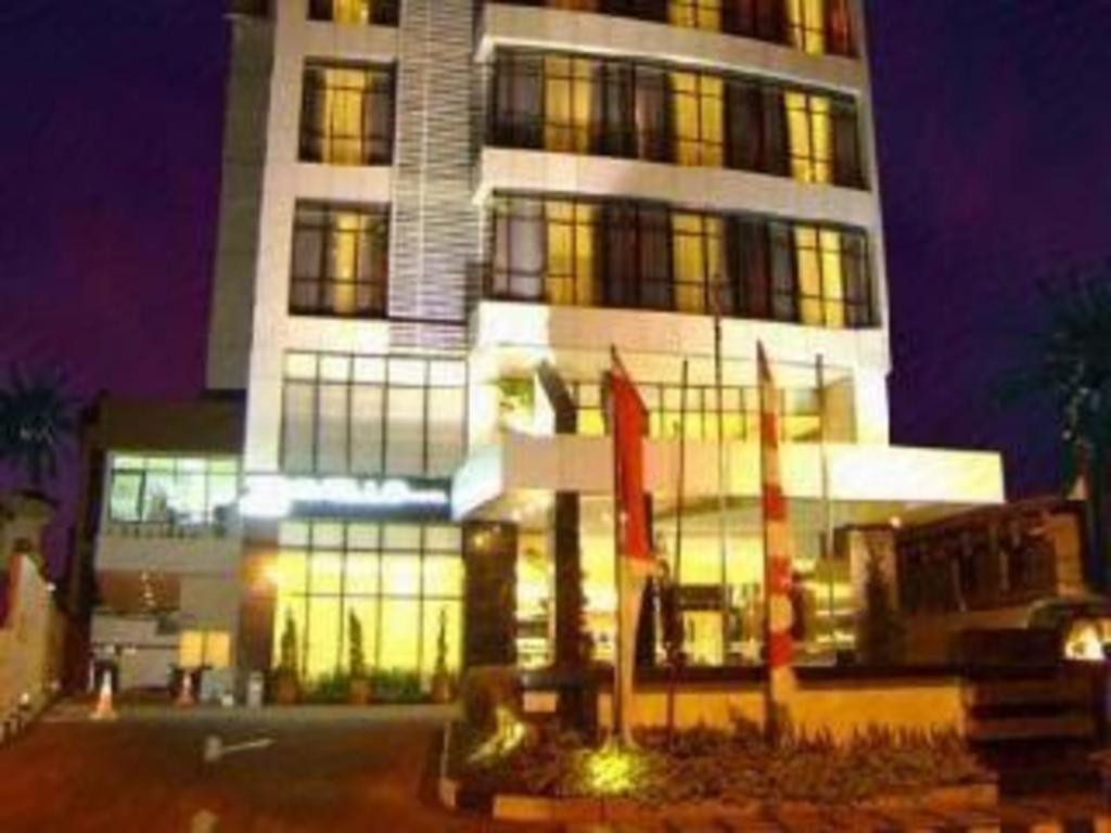 Travello Hotel Manado Eksteriør billede