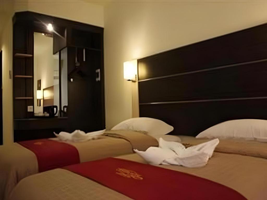 Travello Hotel Manado Eksteriør billede