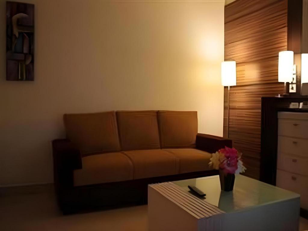 Travello Hotel Manado Eksteriør billede
