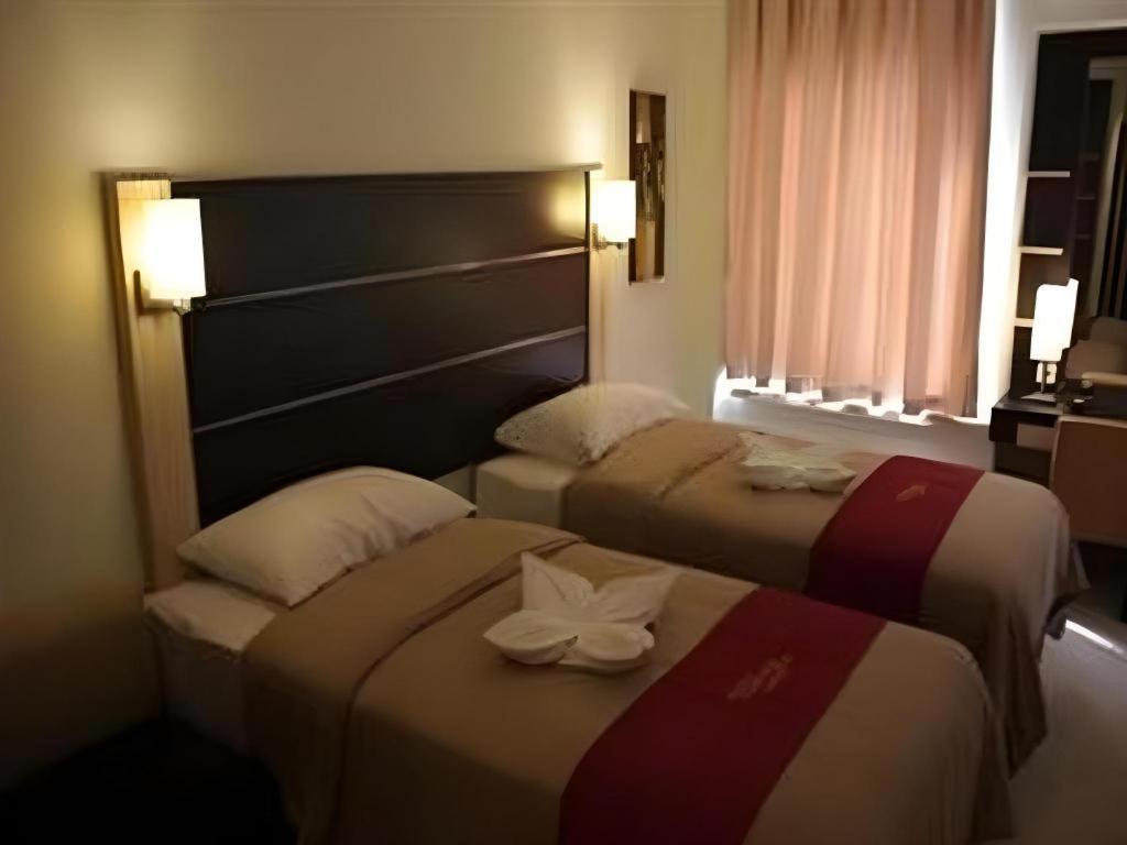 Travello Hotel Manado Eksteriør billede