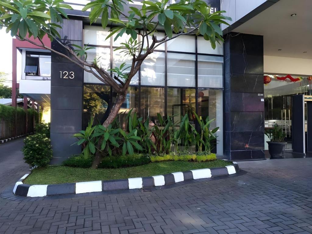 Travello Hotel Manado Eksteriør billede