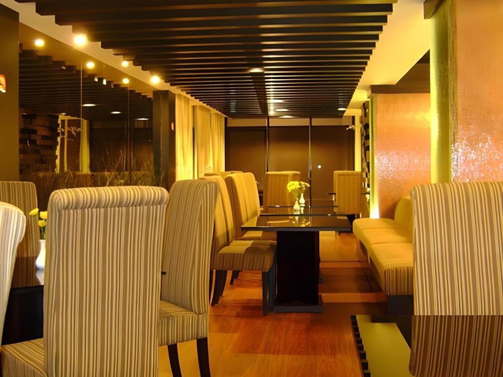 Travello Hotel Manado Eksteriør billede