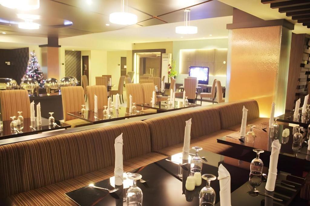Travello Hotel Manado Eksteriør billede