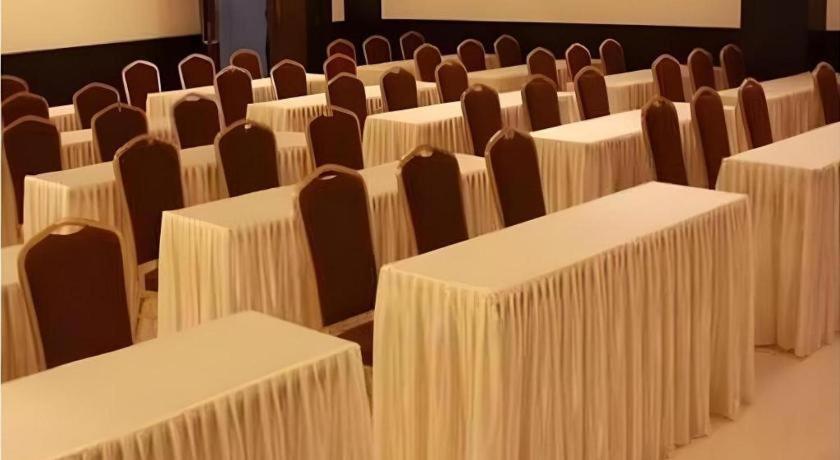 Travello Hotel Manado Eksteriør billede