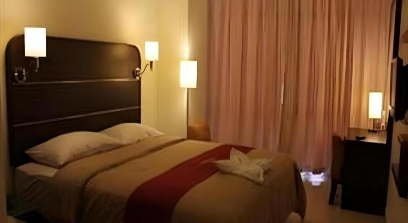 Travello Hotel Manado Eksteriør billede