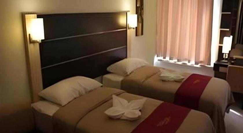 Travello Hotel Manado Eksteriør billede