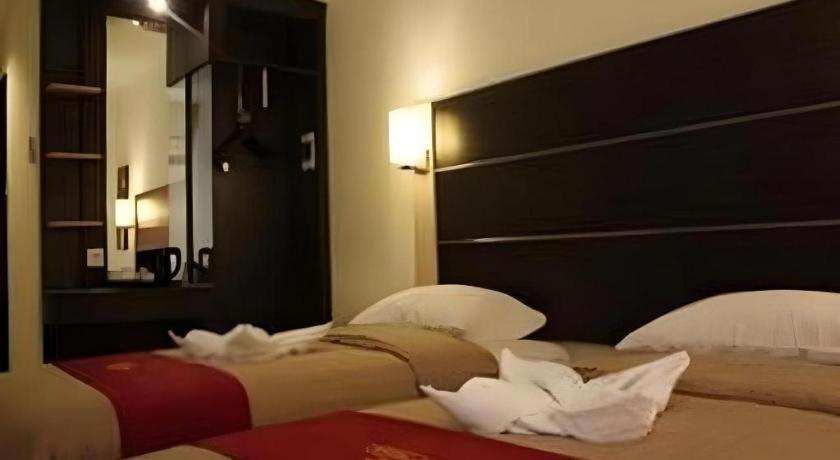Travello Hotel Manado Eksteriør billede