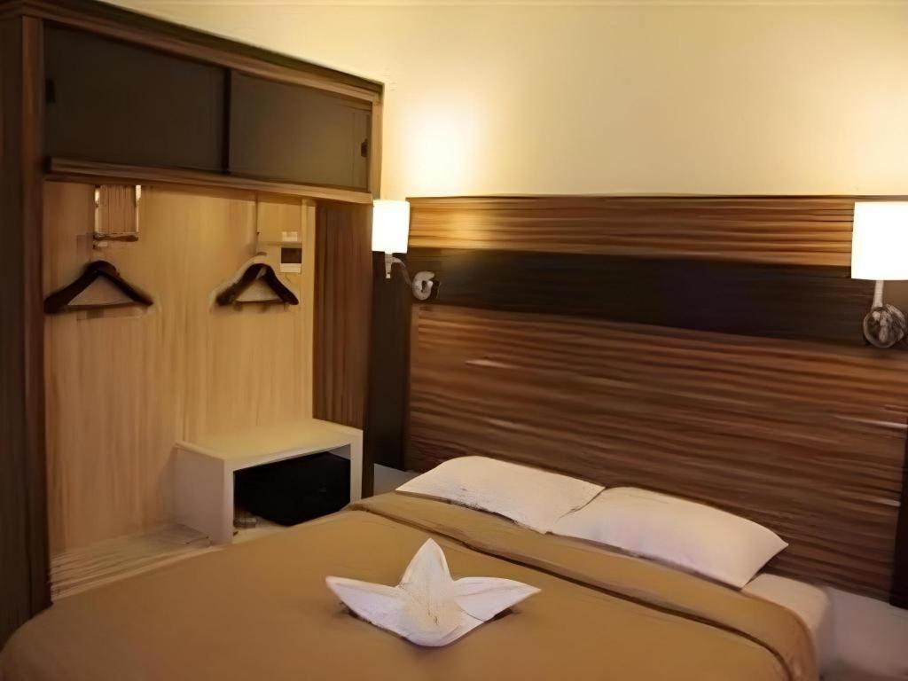 Travello Hotel Manado Eksteriør billede
