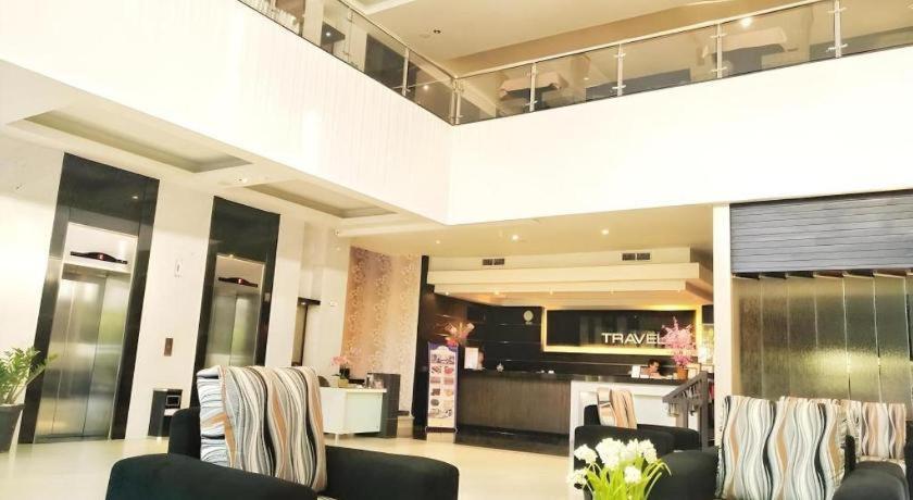 Travello Hotel Manado Eksteriør billede