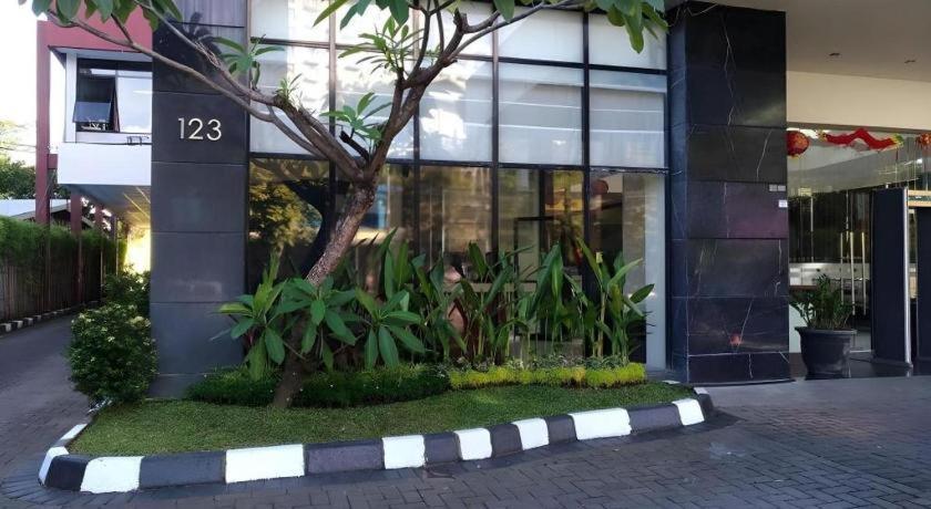 Travello Hotel Manado Eksteriør billede