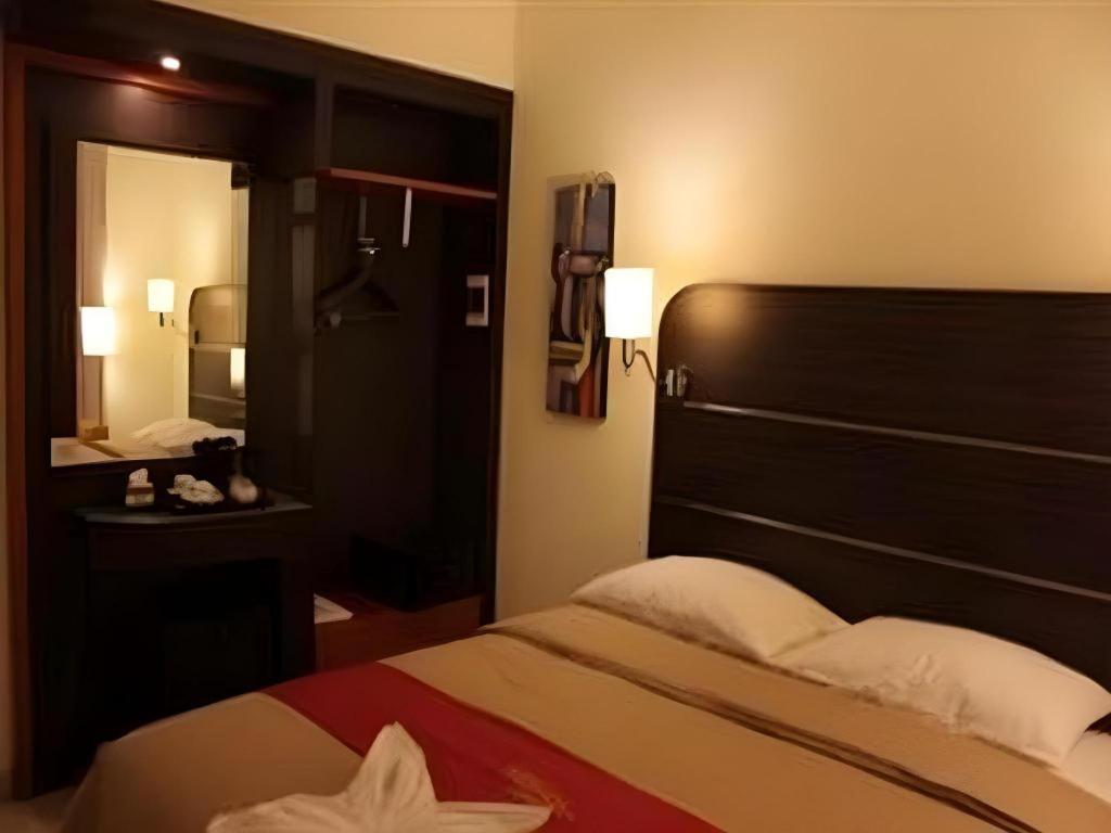 Travello Hotel Manado Eksteriør billede