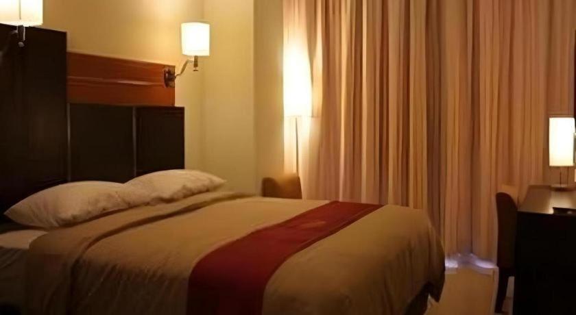 Travello Hotel Manado Eksteriør billede