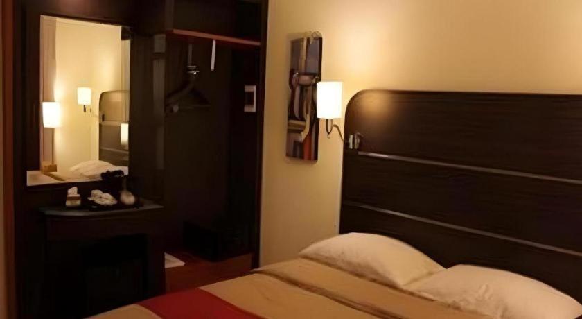 Travello Hotel Manado Eksteriør billede