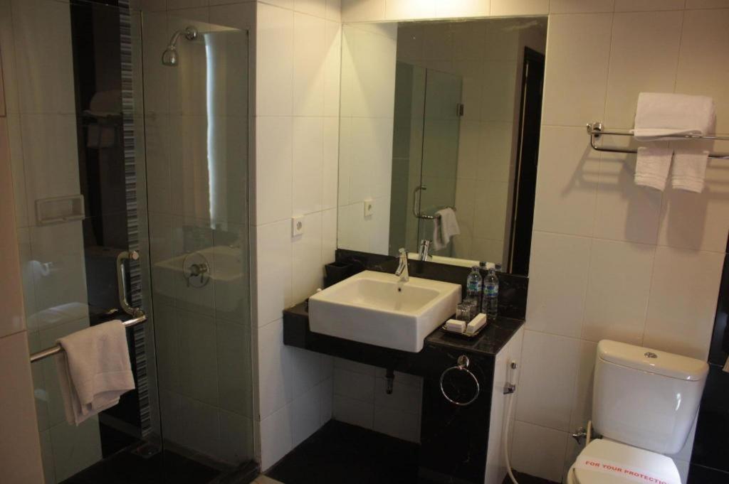 Travello Hotel Manado Eksteriør billede