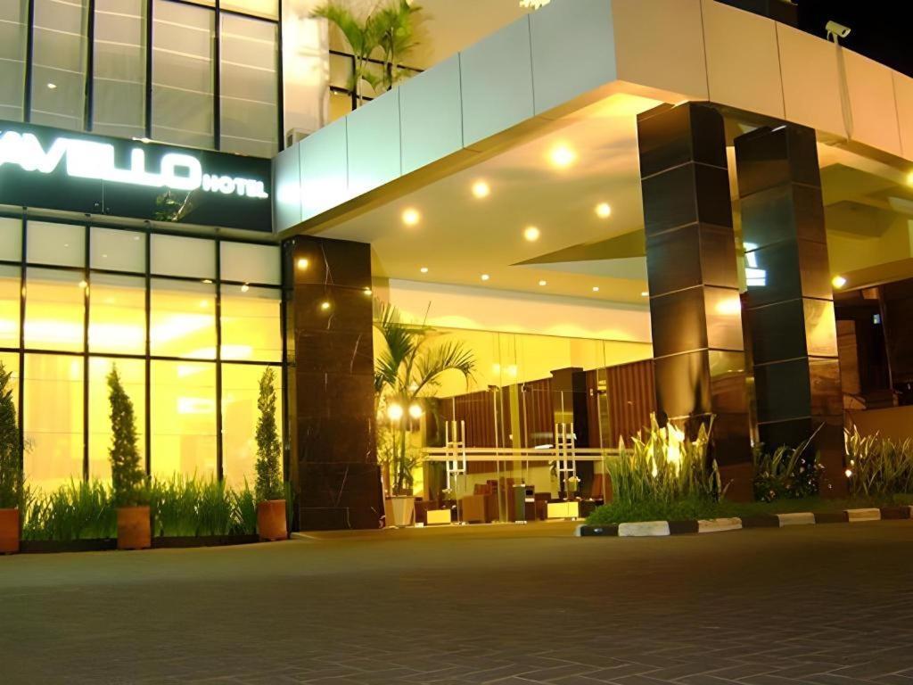Travello Hotel Manado Eksteriør billede