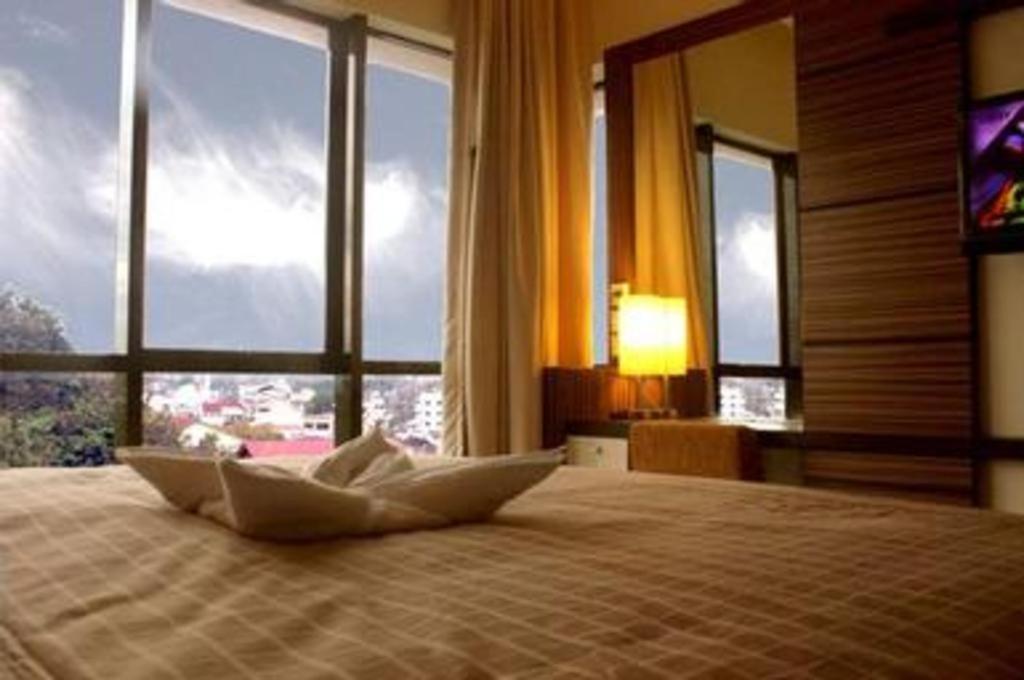 Travello Hotel Manado Eksteriør billede