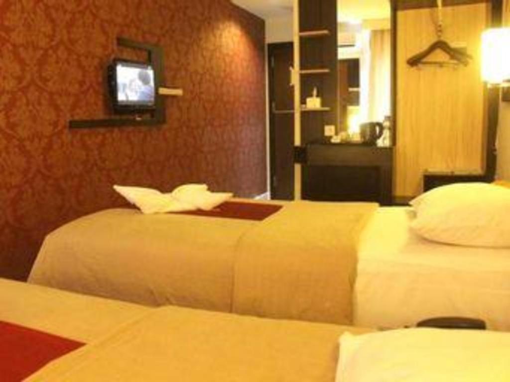 Travello Hotel Manado Eksteriør billede