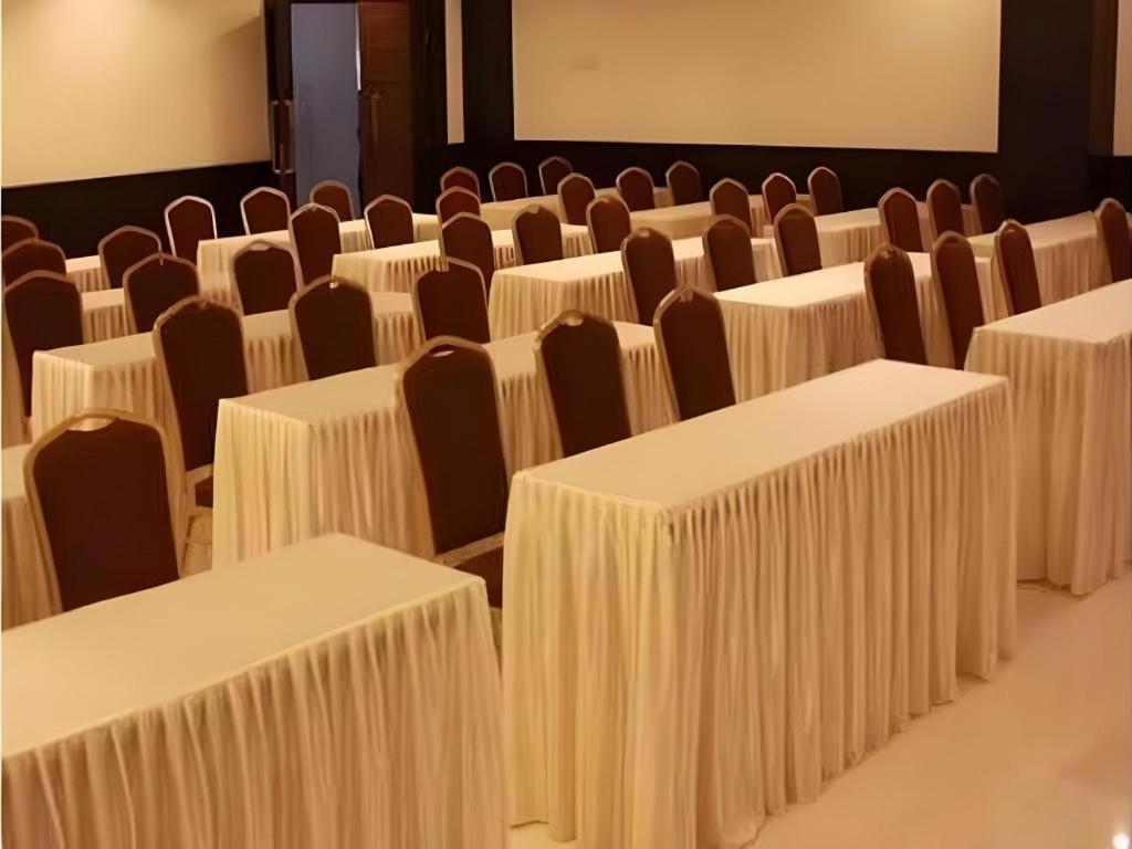 Travello Hotel Manado Eksteriør billede