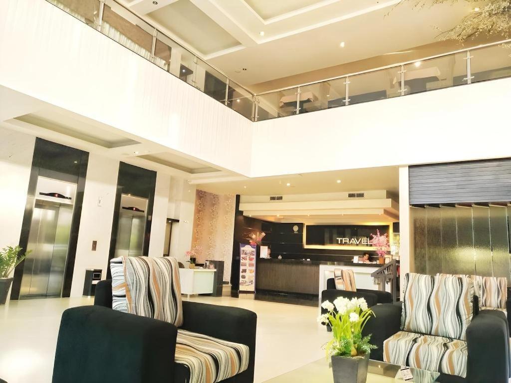 Travello Hotel Manado Eksteriør billede