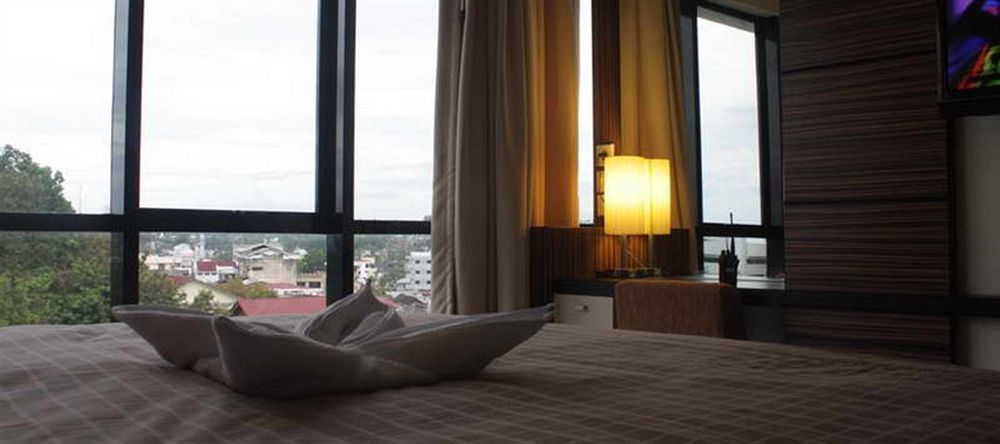 Travello Hotel Manado Eksteriør billede